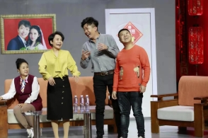 横山社区:为军属和退役军人家庭悬挂光荣牌_火狐电竞官网(图3) 火狐电竞平台