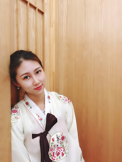 少妇带孩子逛街顺手偷衣服 家中发现数百件新衣【火狐电竞平台】(图3) 火狐电竞官网