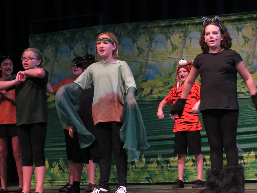 火狐电竞平台:孟京辉版《茶馆》宁波开演 文艺女神齐溪释放舞台魅力(图1) 火狐电竞平台