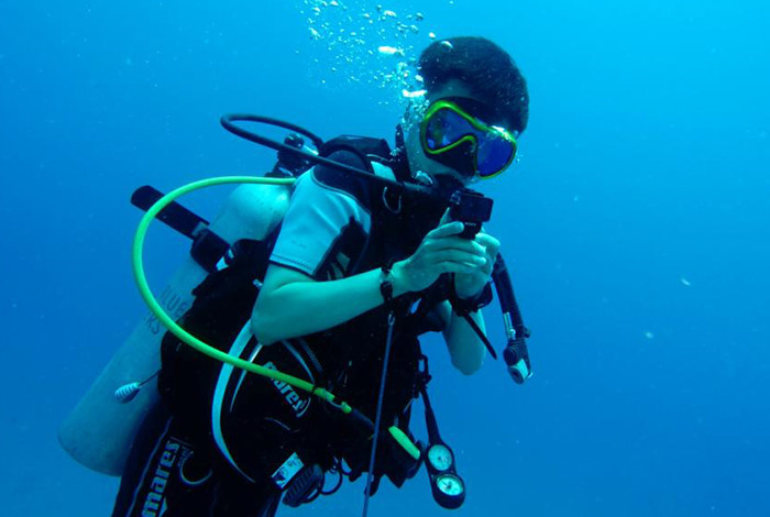 央视曝光!美容师竟然是这样培训的……赶快转给你妻子!【火狐电竞平台】(图2) 火狐电竞