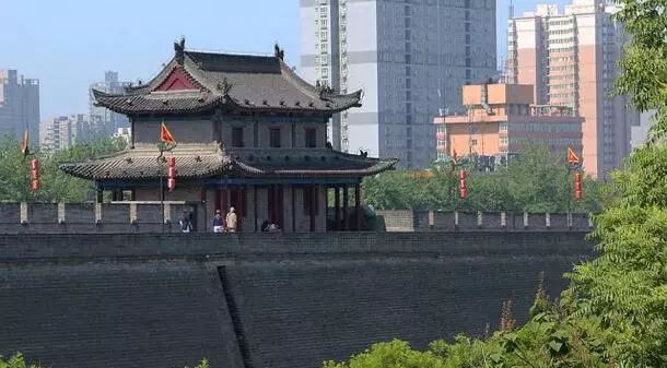 “火狐电竞平台”明珠社区:病毒无情 党员有爱(图2) 火狐电竞