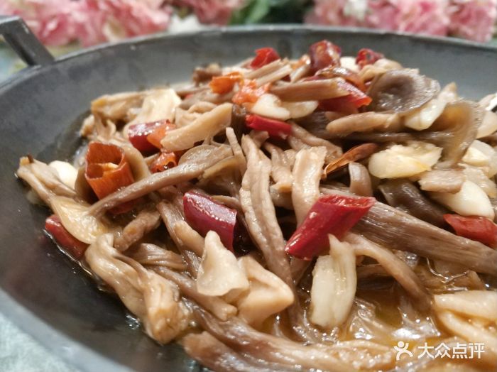 火狐电竞-世纪好闺蜜李曼现身一直播 分享《致单身男女》的台前幕后(图2) 火狐电竞平台