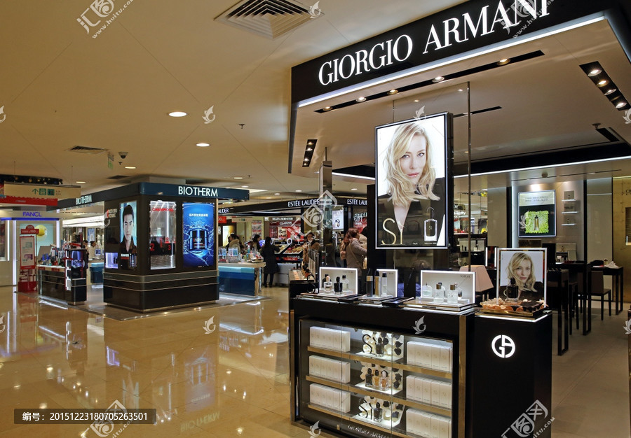 【火狐电竞平台】秀自拍成为推动美国年轻人整容的最大诱因(图3) 火狐电竞